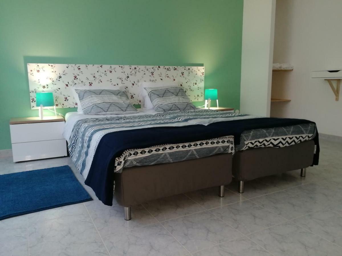 Ocean'S 7 - Lagos Guest House エクステリア 写真
